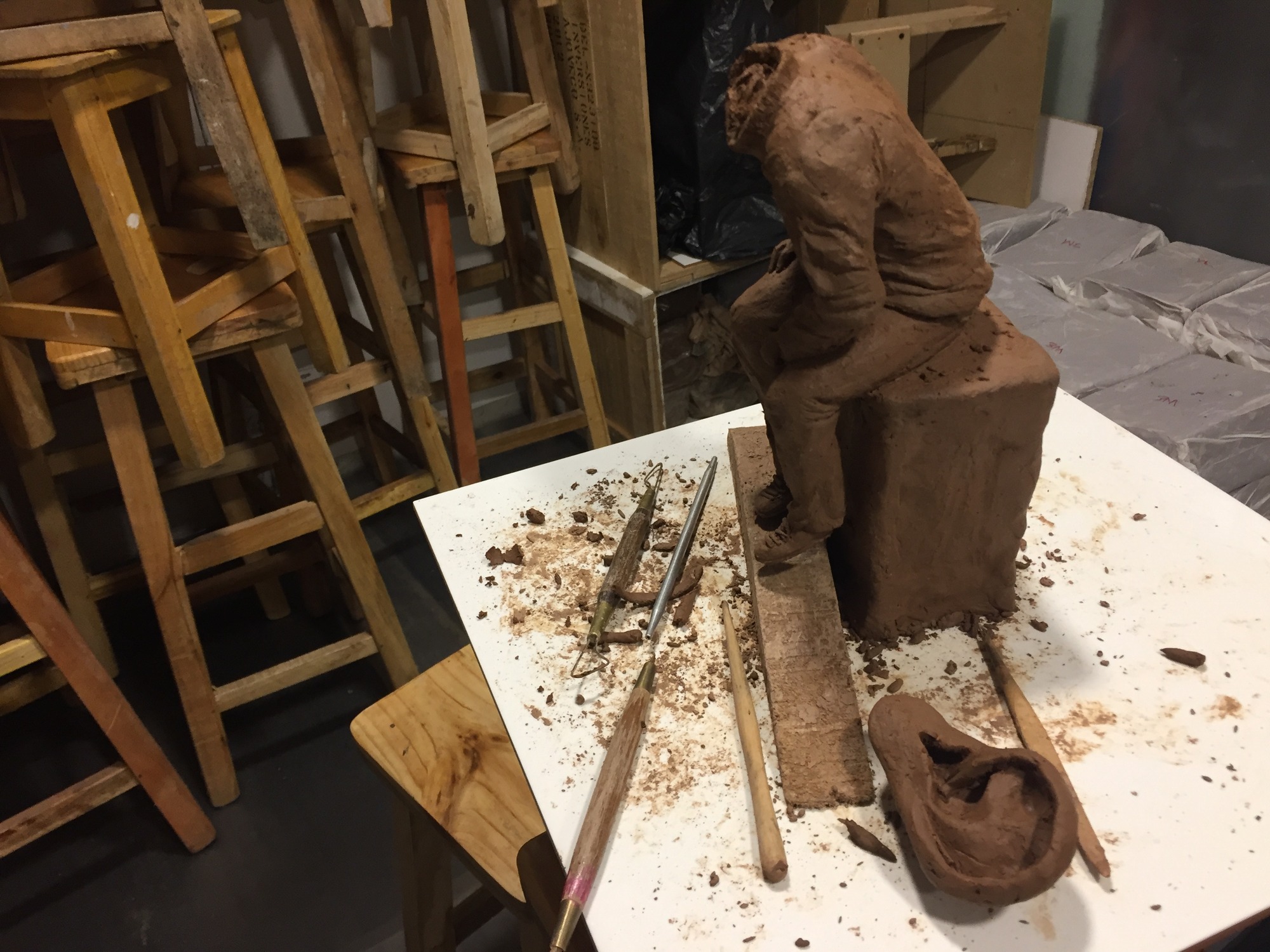 Alejandro León Ospina en el taller
